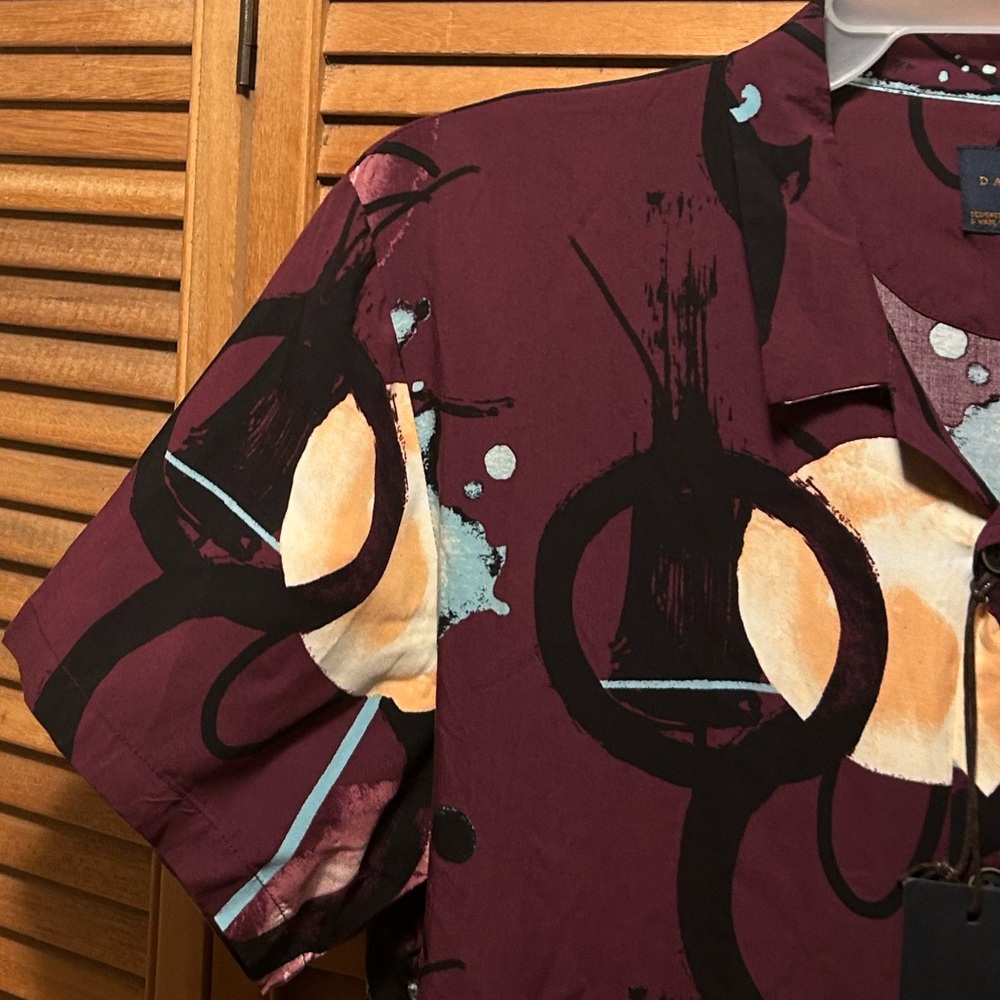 Day & Age Zephyr Strokes Abstract Designs Wine Colored Shirt - Picture 6 of 12